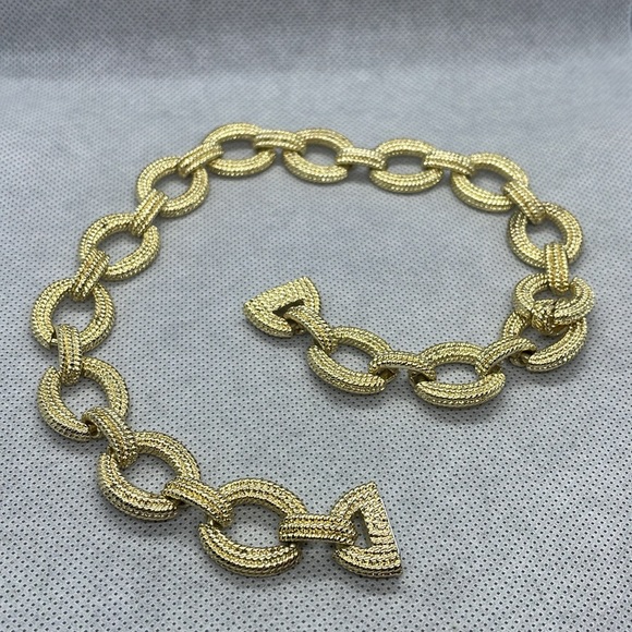 Gold Links Necklace - Picture 4 of 11